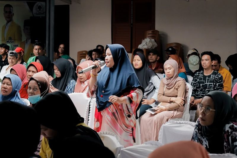 Wakil rakyat bukan hanya hadir di ruang sidang, tapi juga hadir - Foto 4